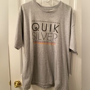 MEN’S QUIK SILVER GREY T SHIRT SIZE LARGE **SMALL DARKENED SPOT ON FRONT**